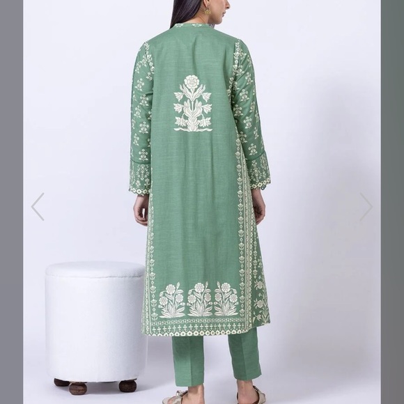Pakistani brand Khaadi 2 piece shirt and trousers - Picture 2 of 6